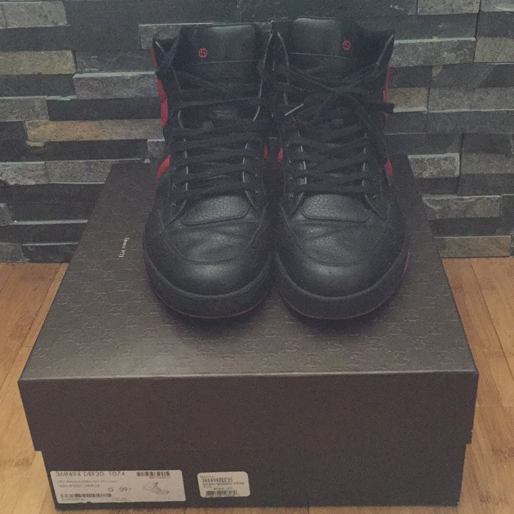 Men’s Gucci Hightop with red/green accents.